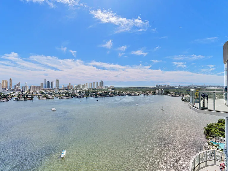 17301 Biscayne Blvd — Photo 56