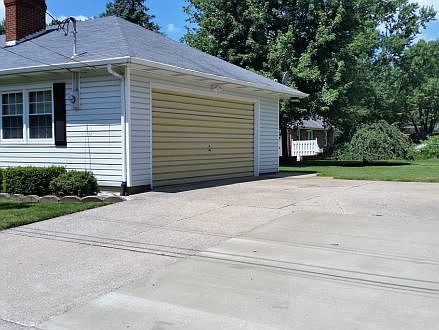 3rd image of 1295 Saint Joseph St