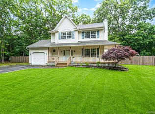 2 Community Rd, Coram, NY 11727
