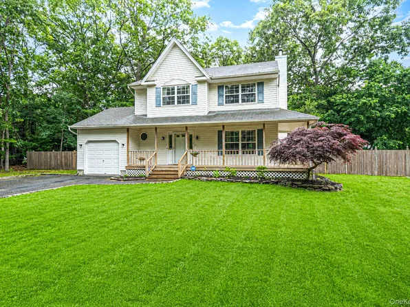 2 Community Road, Coram, NY 11727