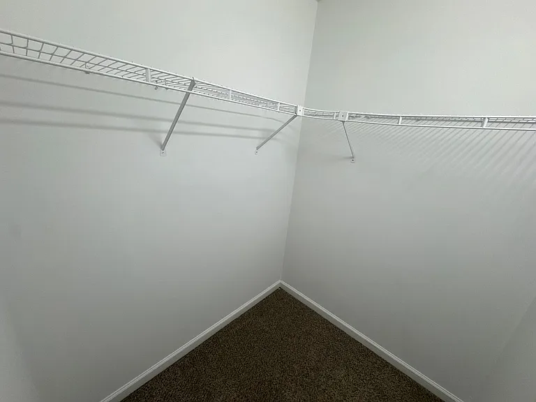 910 Applegrove Cir — Photo 8