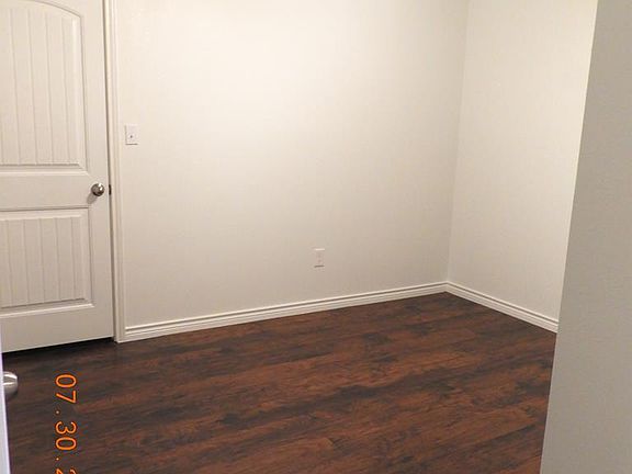 5th image of 400 W Jax Ave