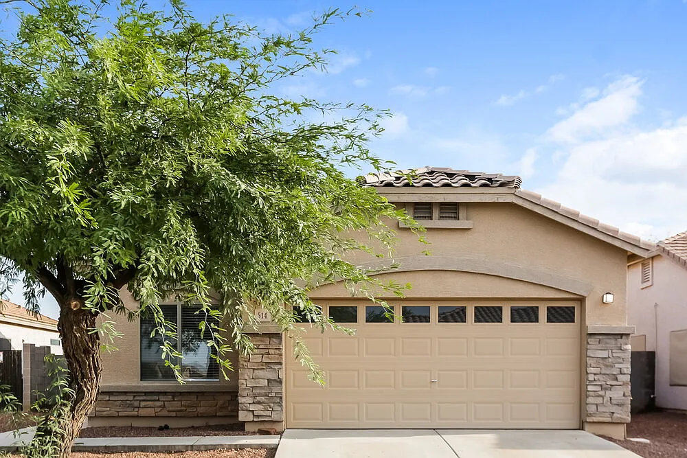 4 bed, 2.0 bath, 1678 sqft, $2,420 — Photo 1