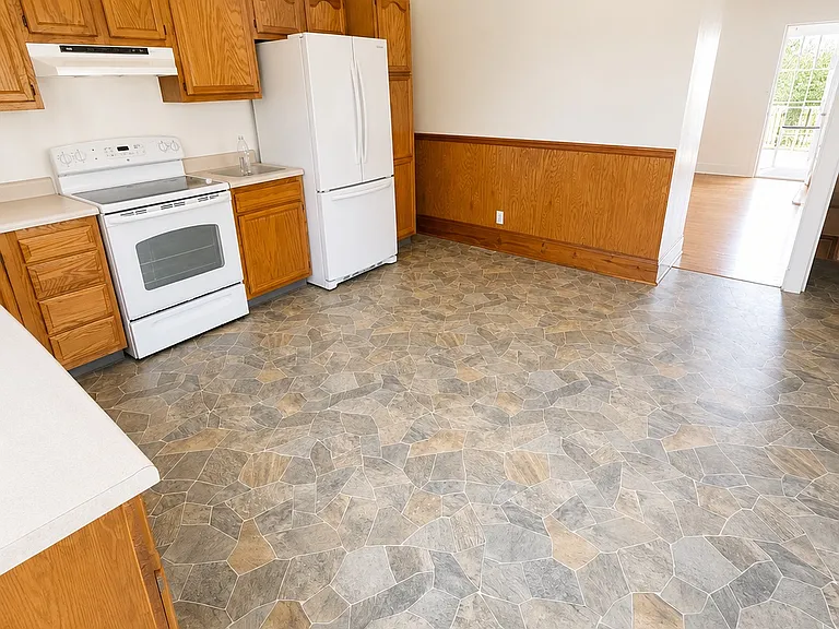321 Meadow Ave — Photo 2
