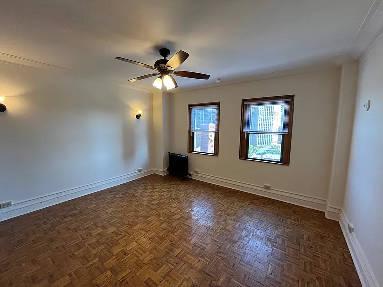 2738 N Pine Grove Ave — Photo 15