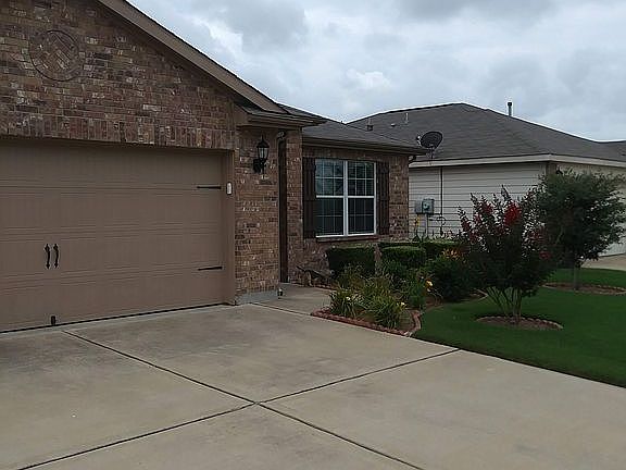 3rd image of 737 Lazy Crest Dr