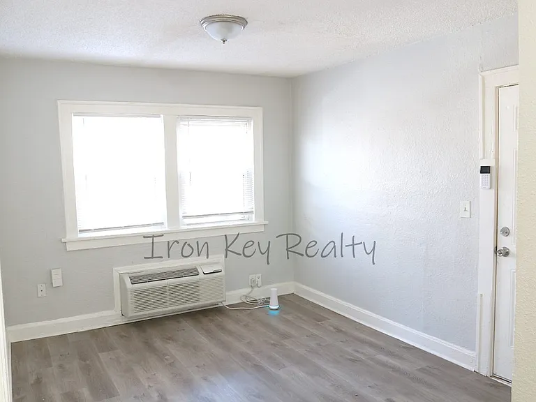 5121 Thompson Ave #7 — Photo 5
