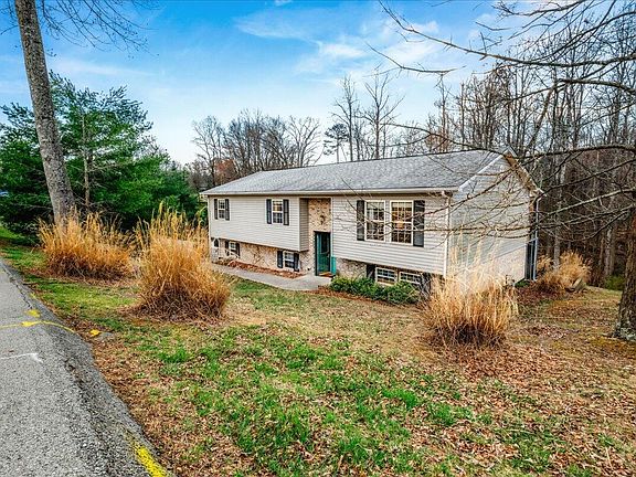 2nd image of 2011 Cedar Ln