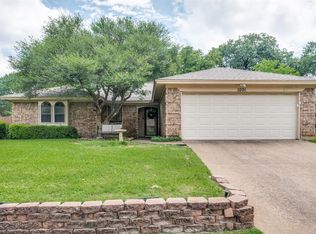 1001 Woodhaven Ct, Euless, TX 76039
