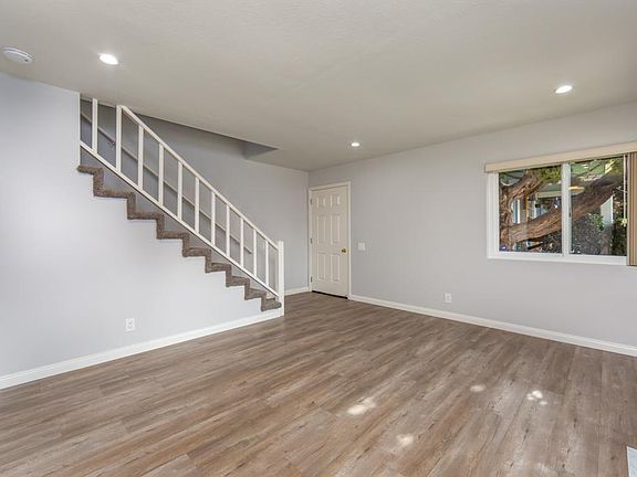 5th image of 732 Newport Ave #B