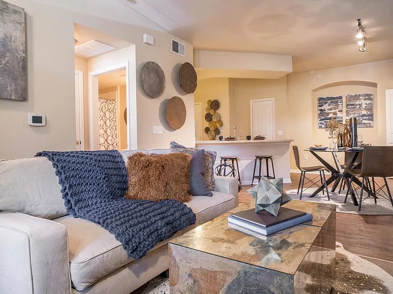 10422 Huebner Rd — Photo 3