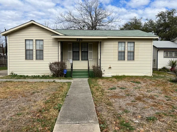 221 Archimedes Dr, San Antonio, TX 78223