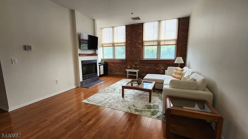 1 bed, $2,800 — Photo 1