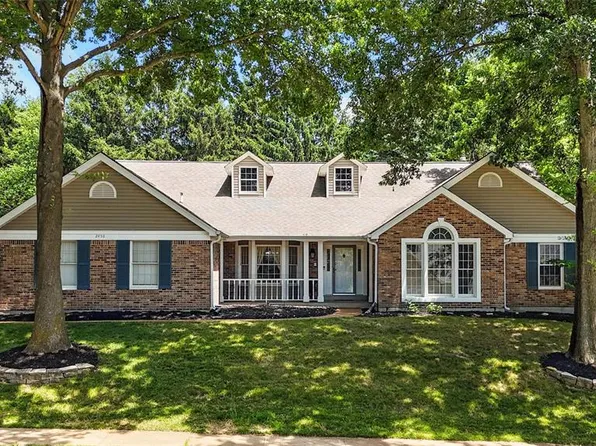 2456 Powders Mill Dr, Chesterfield, MO 63005