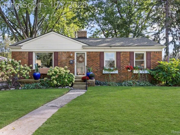 32611 Vermont St, Livonia, MI 48150