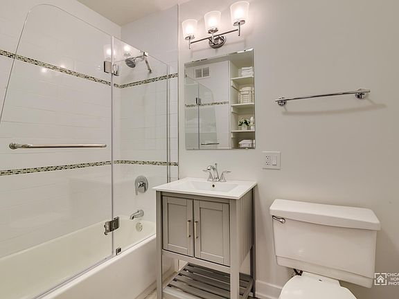 4th image of 1255 N Sandburg Ter Unit 2011