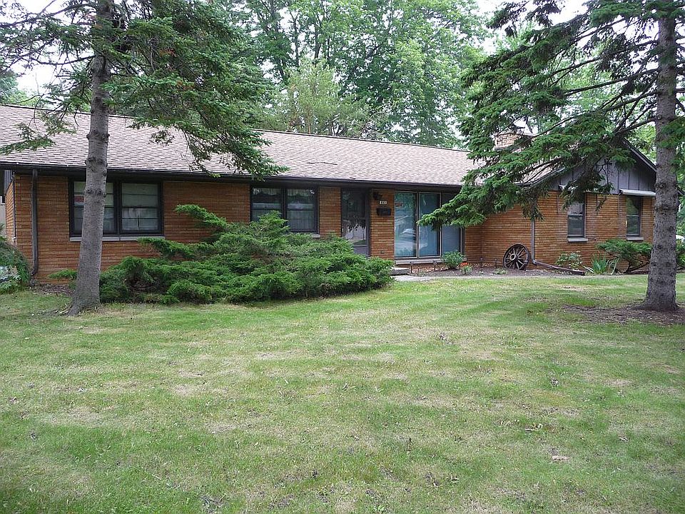 1st image of 803 Hawthorn Dr
