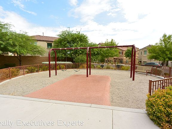3rd image of 8937 Merry Mullion Ct