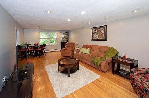 3rd image of 120 Oak Hill Dr