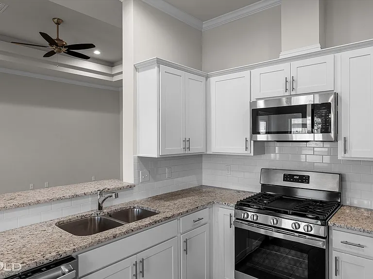 257 Sedgewick Ave — Photo 10