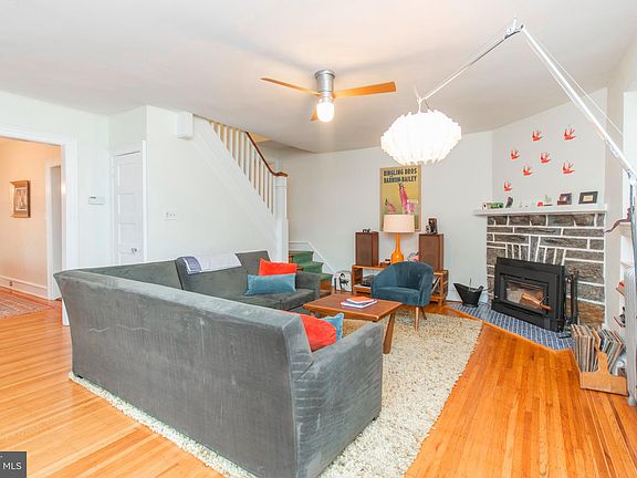 4th image of 518 Arbutus St
