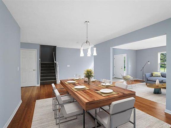 3rd image of 305 Laurel Glen Dr