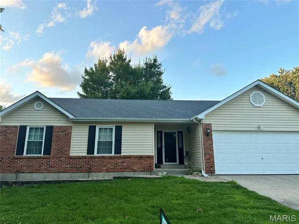 1201 Summerwood Dr, Saint Peters, MO 63376