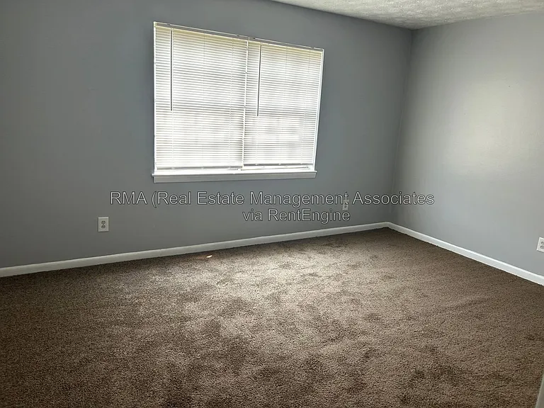 1110 W Poplar St #R3 — Photo 4