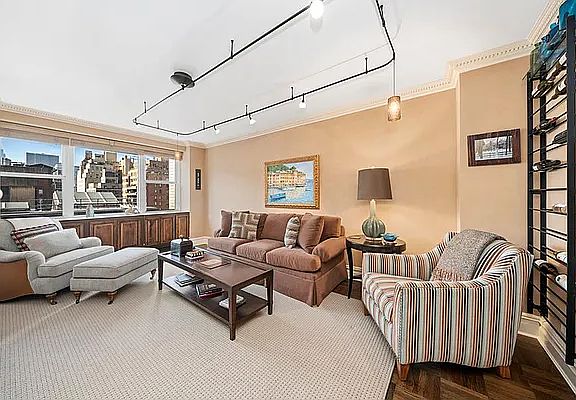 4th image of 35 E 75th St #12C