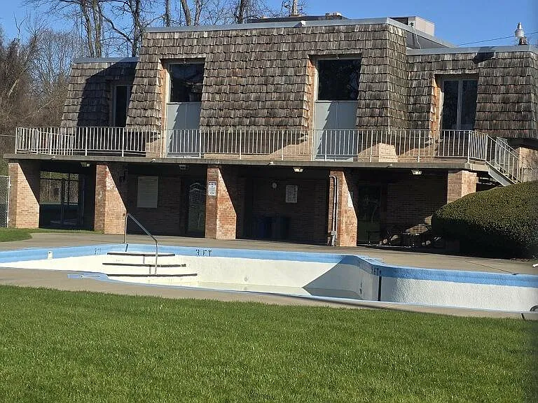 824 Forest Green Dr — Photo 1