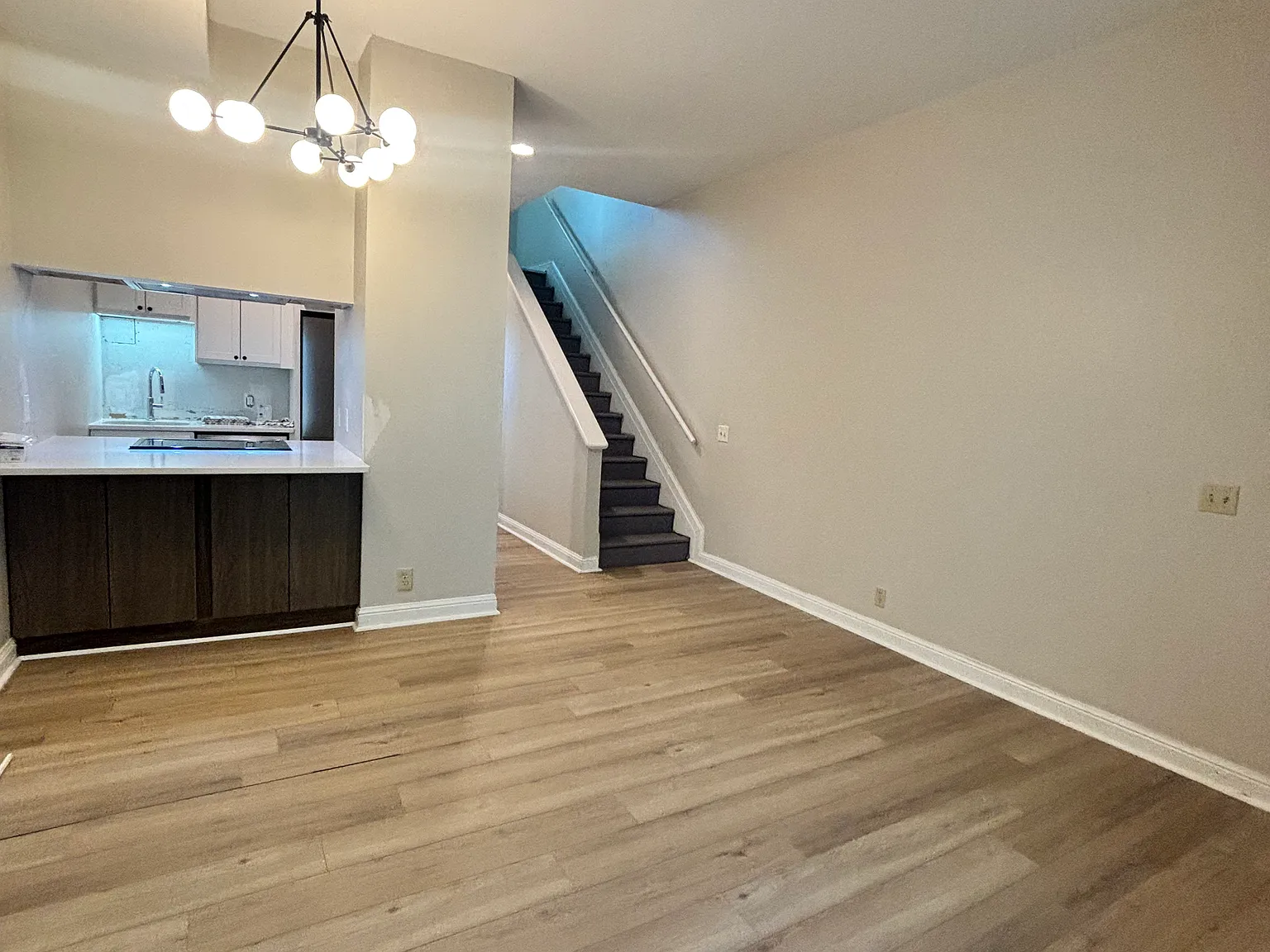 2 bed, 1000 sqft, $1,650 — Photo 2