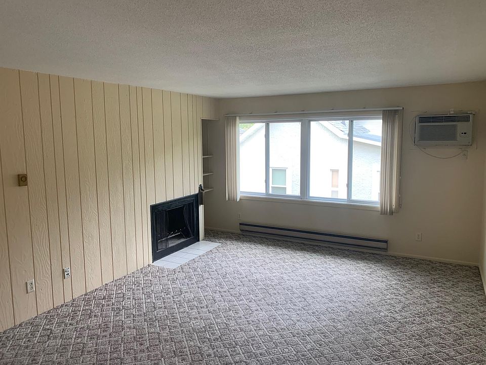 1st image of 2611 Jackson St APT 11