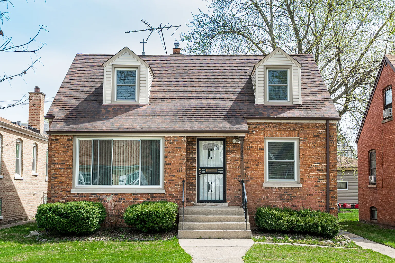 14507 S La Salle St photo 1
