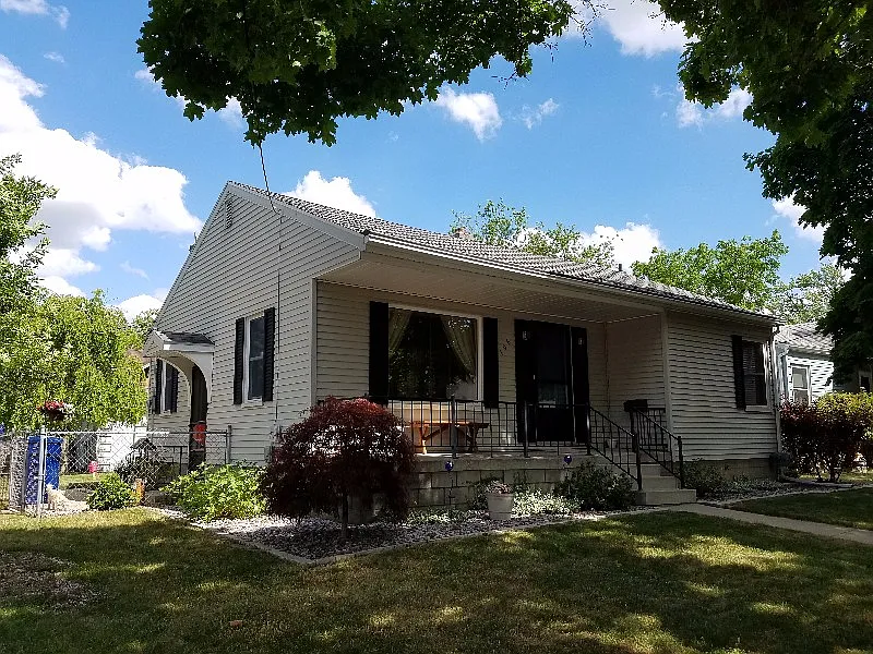 106 N May St photo 1