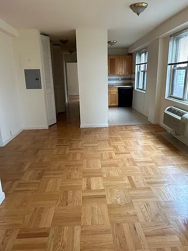 28 Strawberry Hill Ave #9 Photo 1
