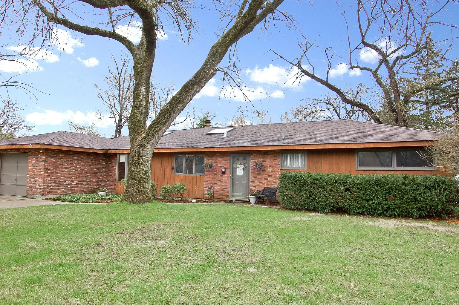 604 Wakeman Ave photo 1