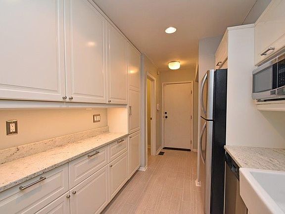 5th image of 3233 Golden Ave #A