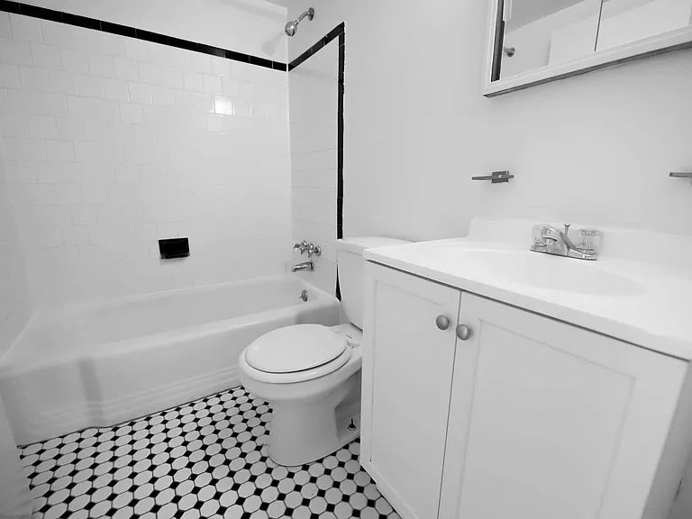 HIckory Heights Apartments — Photo 22