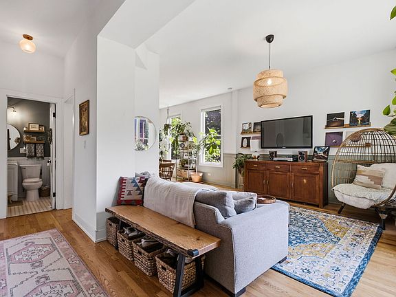 5th image of 3038 W Diversey Ave