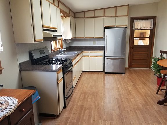 Eat in kitchen