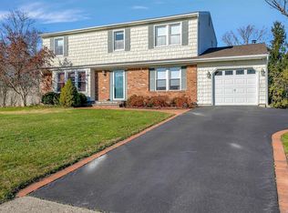 17 Julie Ln, Selden, NY 11784