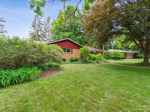 2nd image of 3556 Prestwick Ct