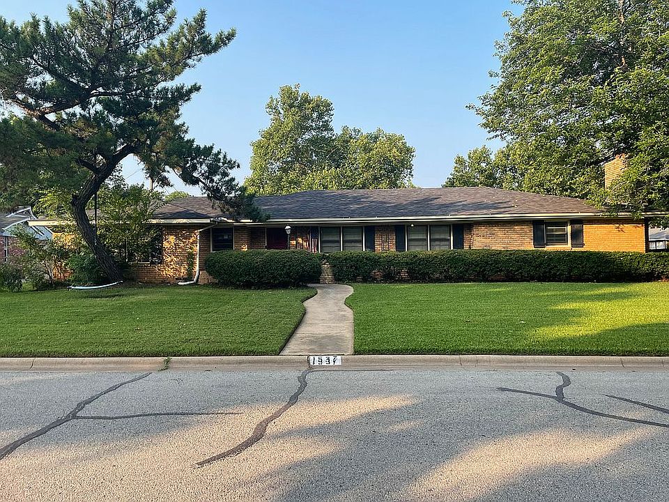 1st image of 1537 Mesquite St