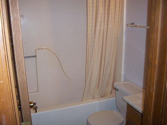 4th image of 1377 Parkside Dr