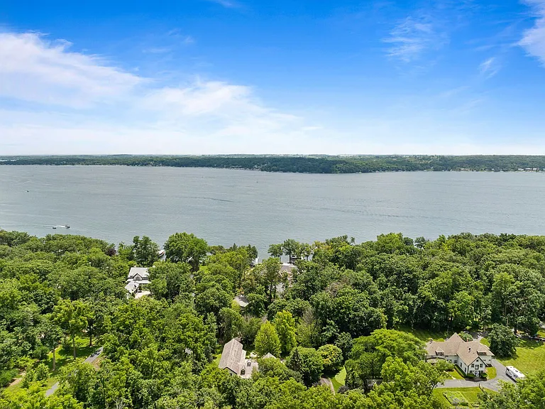 695 Cedar Point Dr — Photo 15