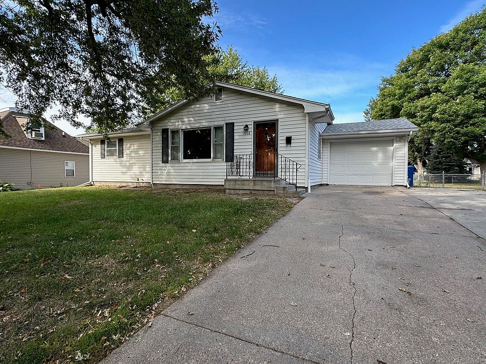 1st image of 3208 E Ave