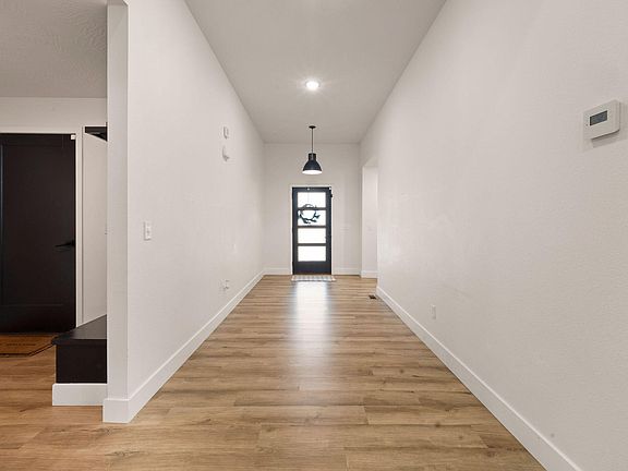 4th image of 1365 W Gaslight Drive
