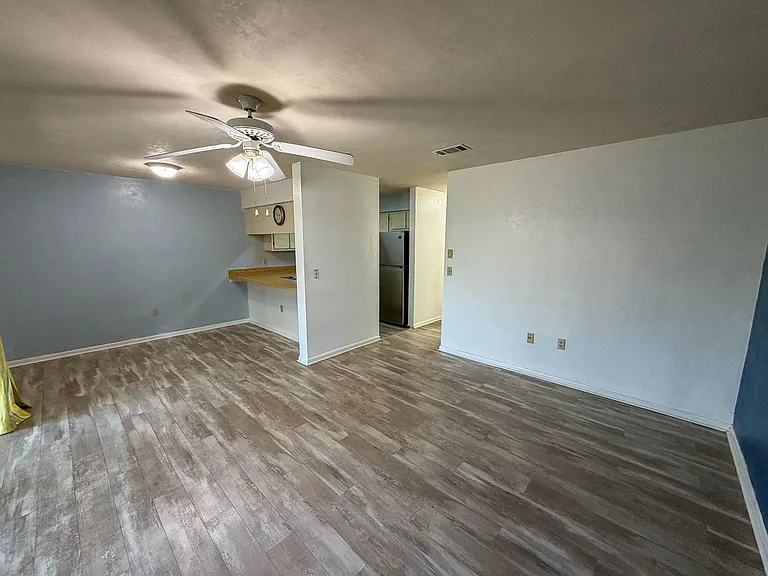 2735 SW 35th Pl #201 — Photo 1