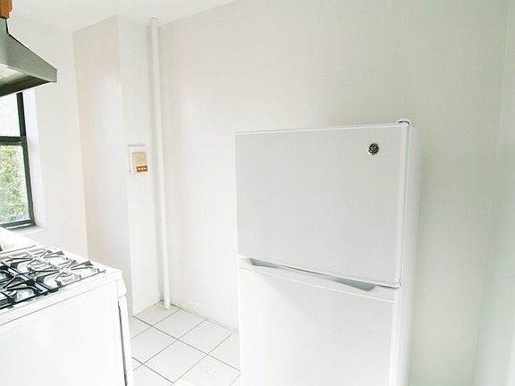 4th image of 4717 39th St APT 7A