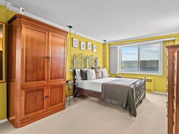 2575 Palisade Avenue image 16 of 30